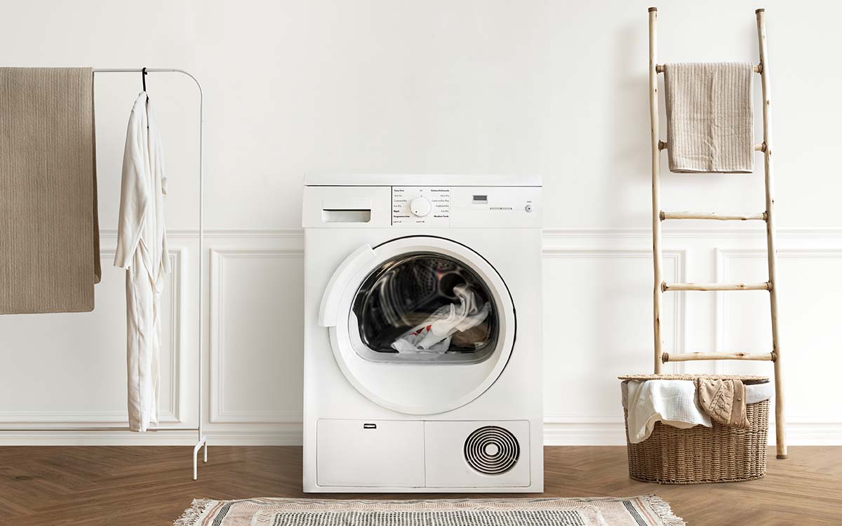 Máquinas de lavar e secar roupa em coluna